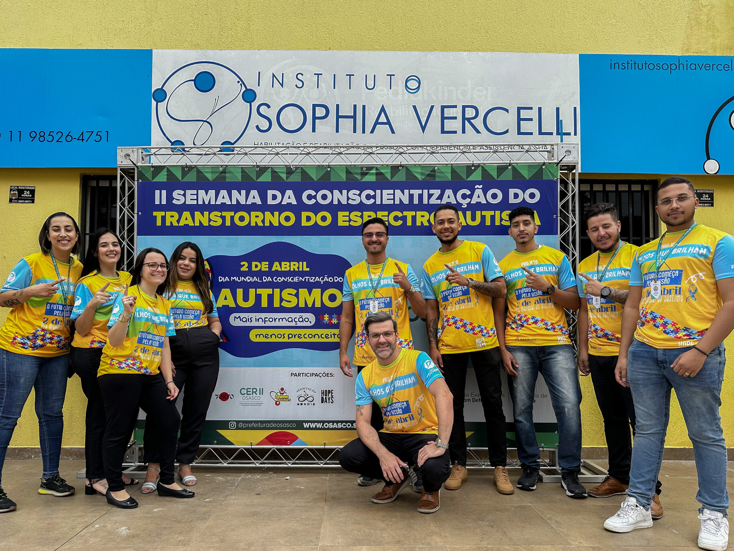 Foto da equipe no evento Olhos que brilham.